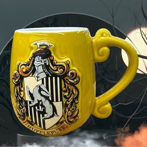 Warner Bros Studio Tour Harry Potter Hufflepuff Crest Yellow Mug